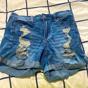 I’m selling ripped jean shorts.